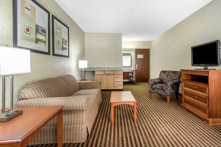 Room 19 of 38