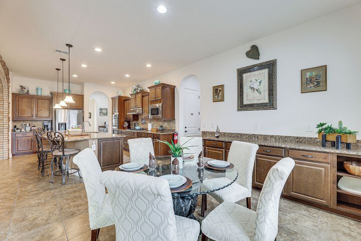 Luxury Queen Creek Home w / Calming Pool Oasis!