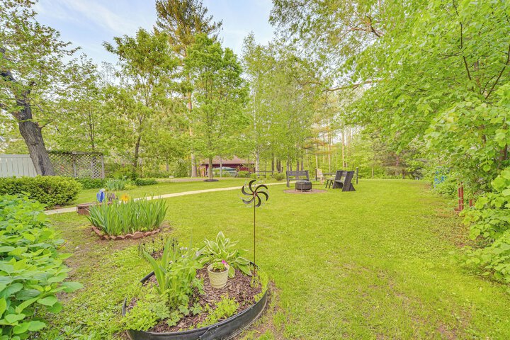 Lakefront Family Retreat w / Private Dock!