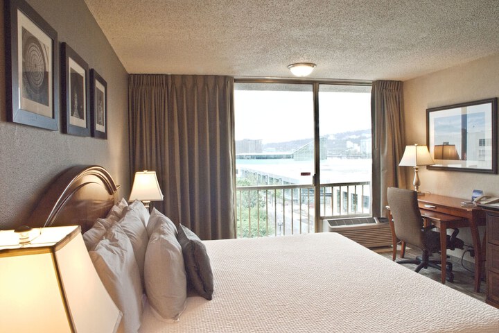 Room 34 of 40