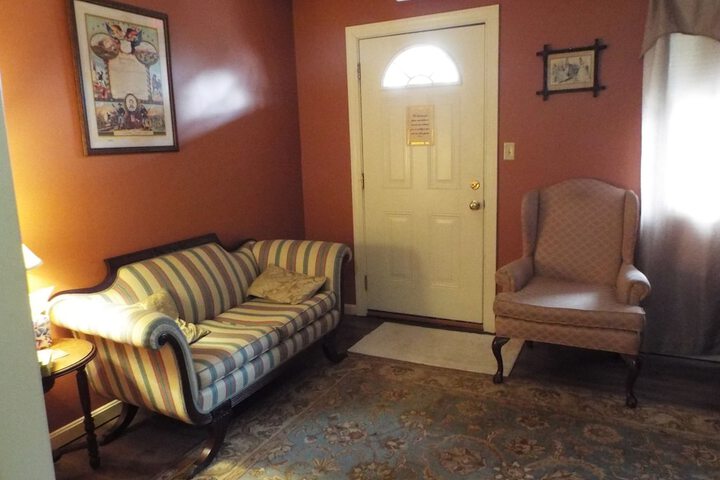Lounge 38 of 38