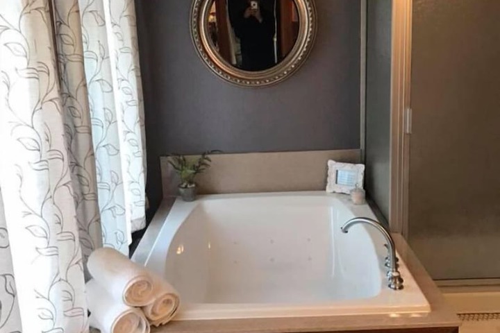 Room 4 of 20
