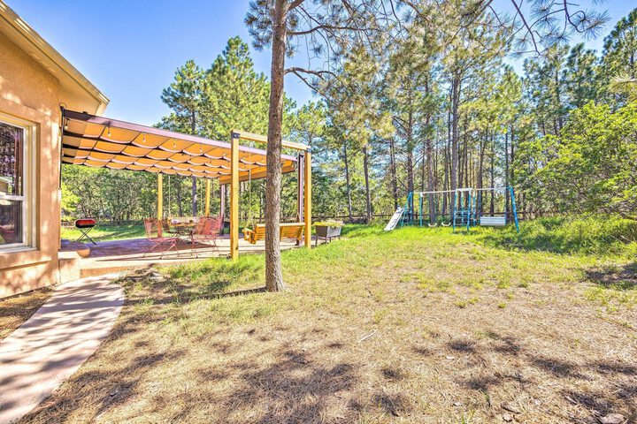 Serene Monument Sanctuary w / Patio & Fire Pit!