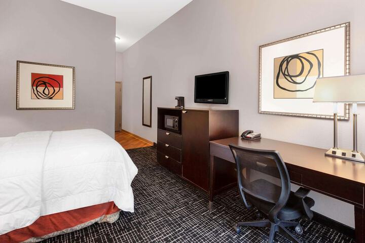 Room 13 of 30