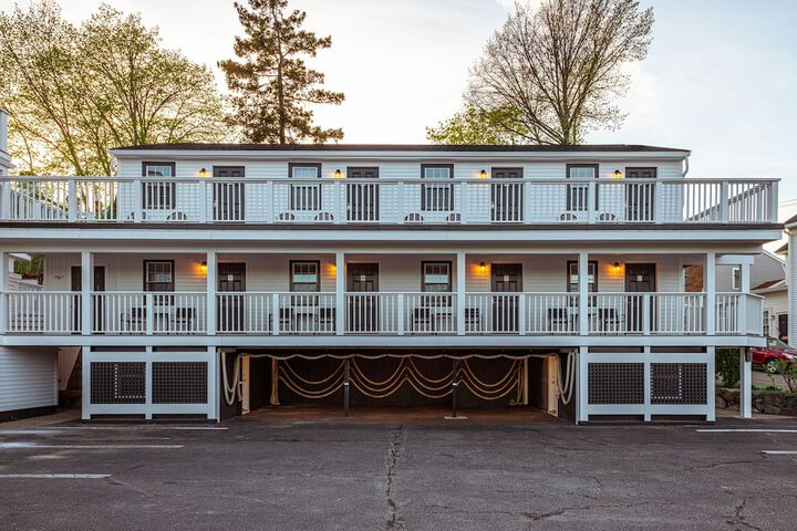 Eagle House Motel