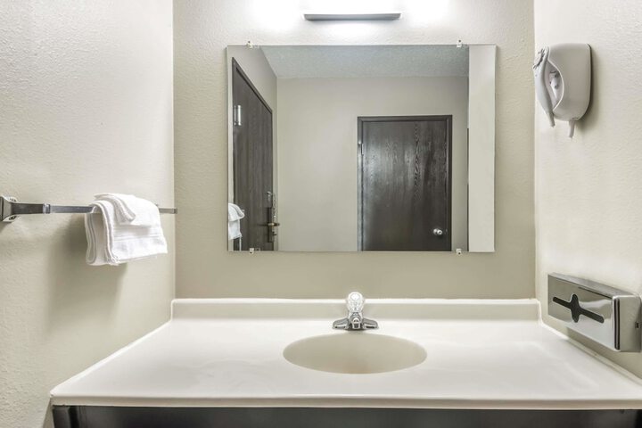 Room 6 of 15