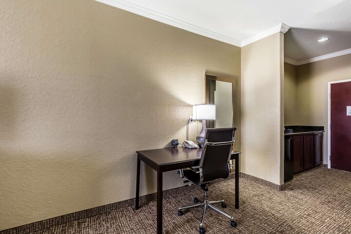 Room 16 of 32
