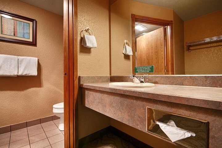 Best Western Plus Bayshore Inn