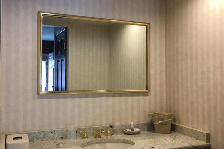Room 13 of 28