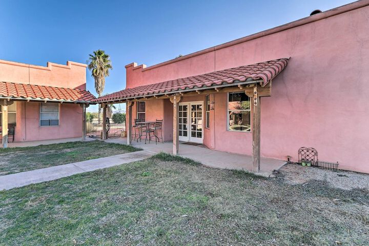 Eloy Desert Oasis w / Courtyard & Pool Access!
