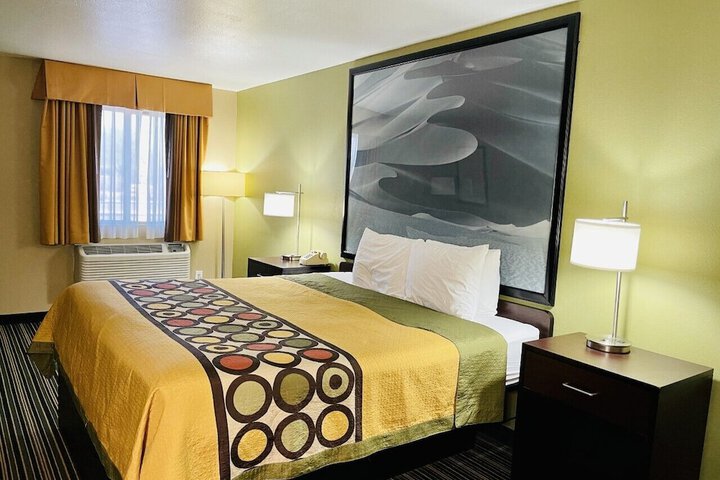 Room 10 of 25