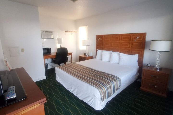 Room 16 of 18