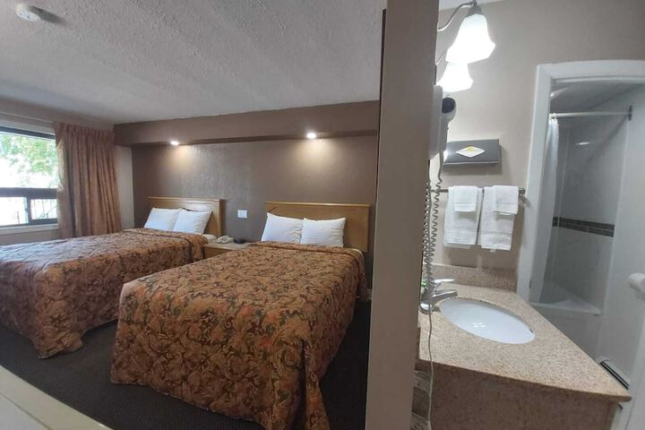 Room 10 of 32