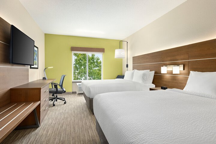 Holiday Inn Express & Suites Akron Regional Airport Area by IHG