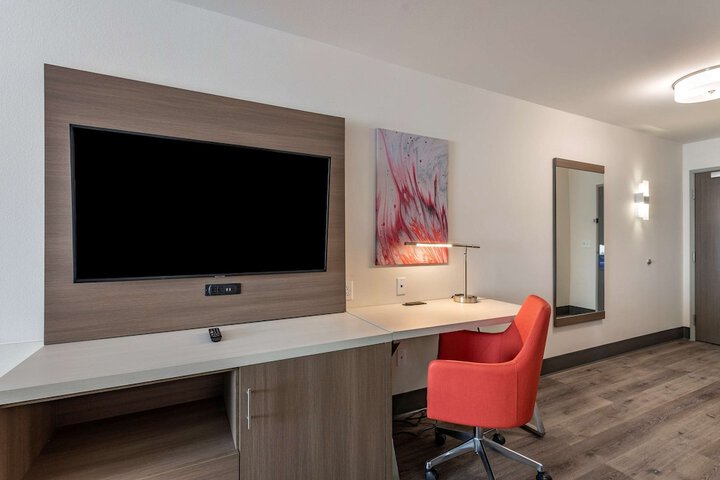 Room 13 of 71