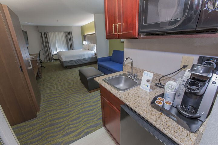 Room 17 of 38
