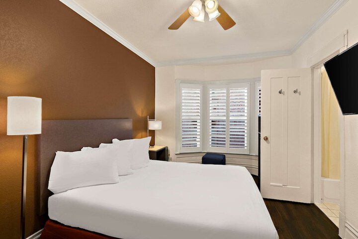 Room 10 of 45