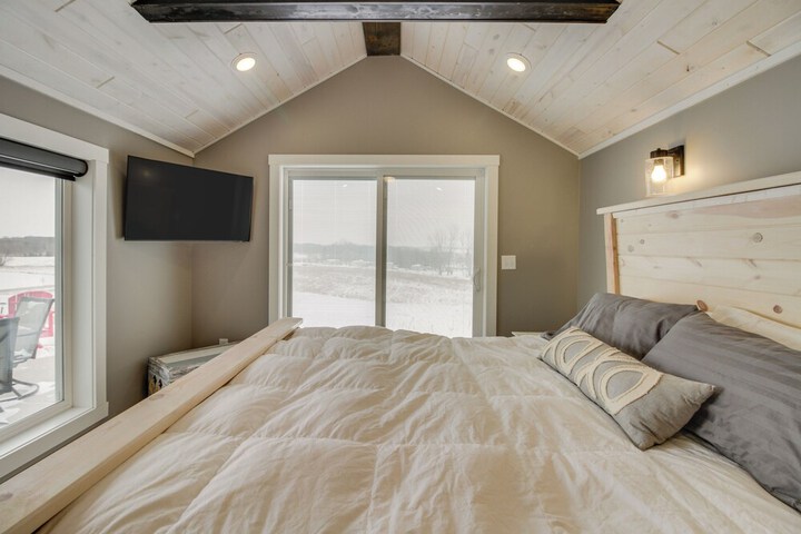 Pet-friendly Cabin w / Lake Access & Patio in Dent