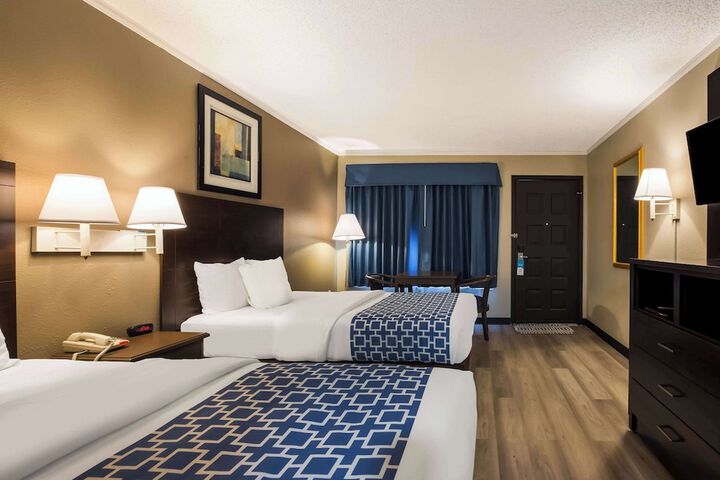 Room 10 of 24