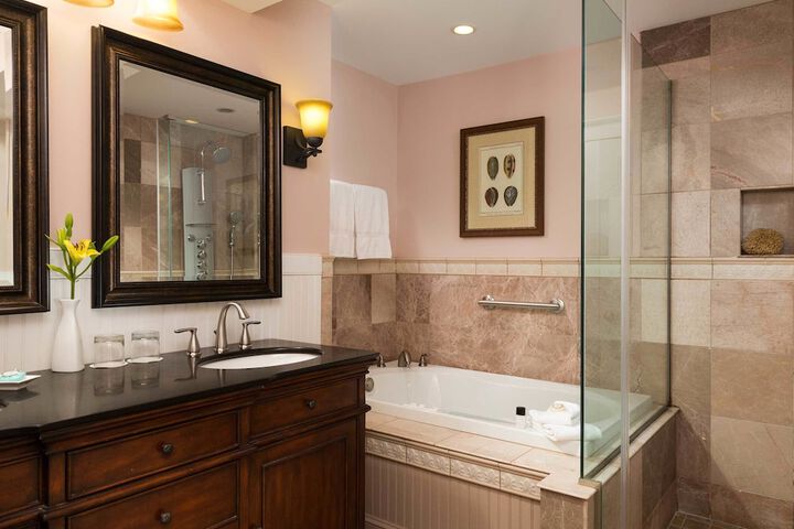 Grand Harbor Inn