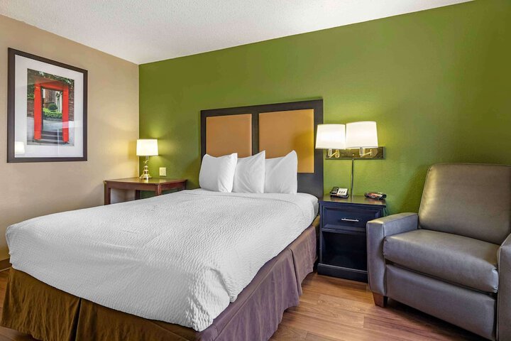 Room 14 of 30