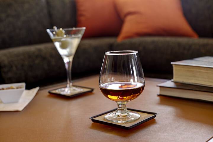 Lounge 43 of 50