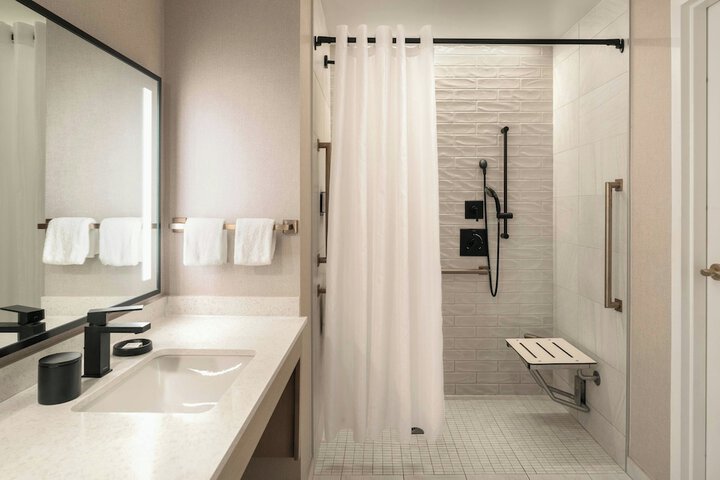 Hotel Effie Sandestin Autograph Collection