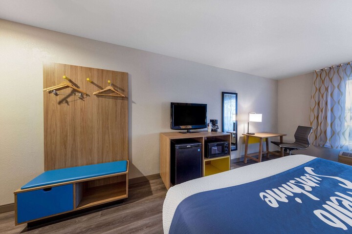Room 13 of 28