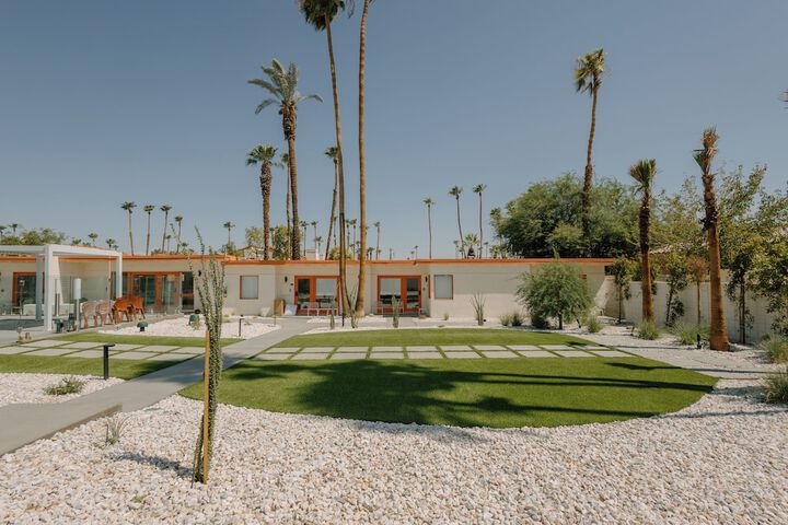 Hotel Exterior 60 of 62
