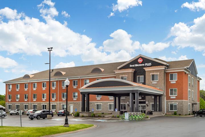 Best Western Plus 1000 Islands Hotel & Suites