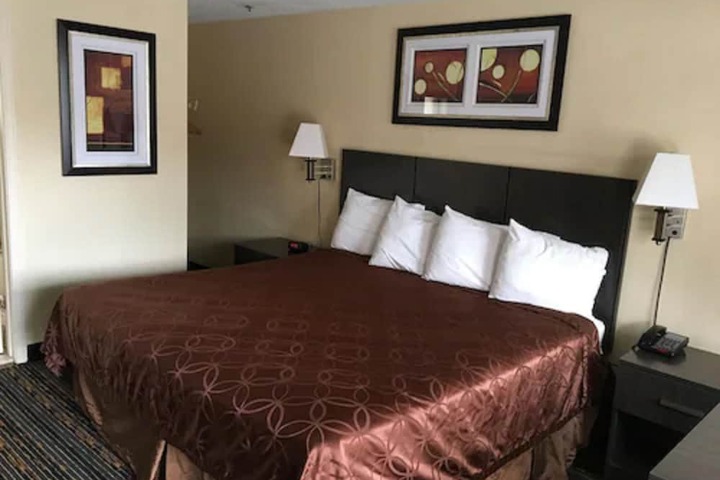 Room 27 of 29