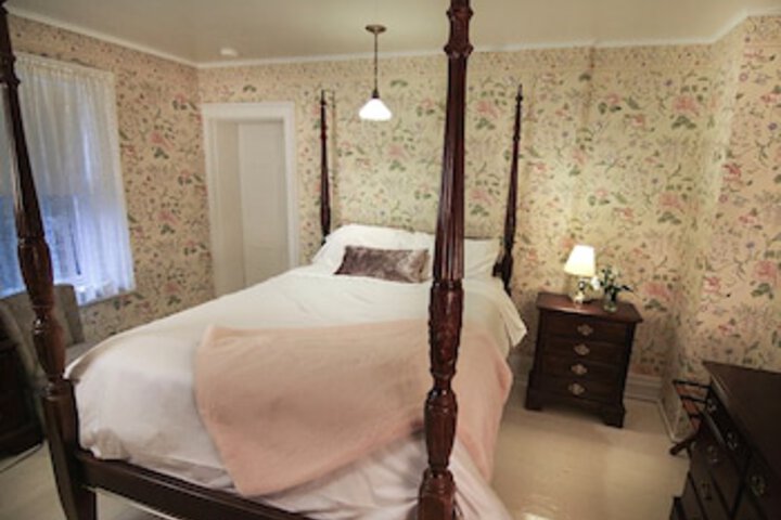 THE LAURENTIDE INN