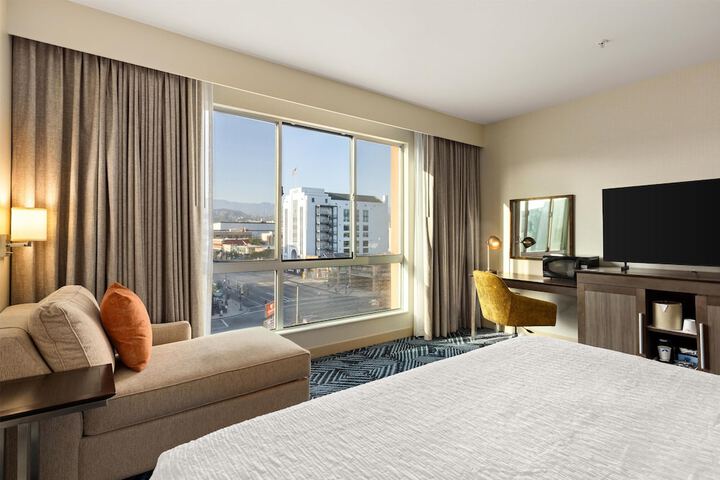 Hampton Inn & Suites Los Angeles - Glendale