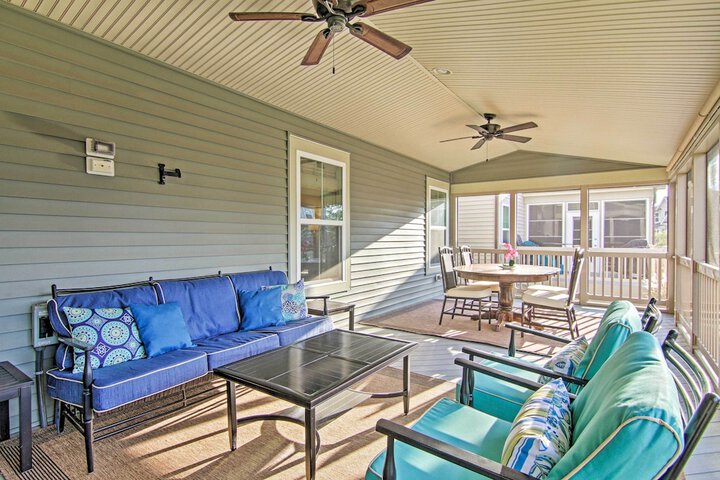 Resort Amenities & Screened Porch: Ocean View Home