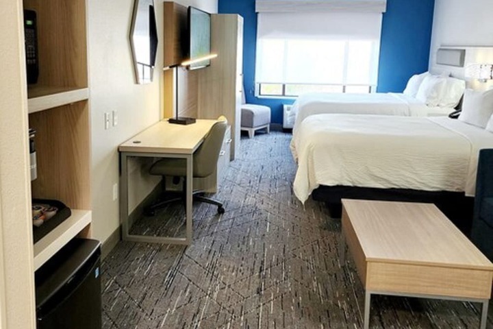 Room 33 of 51
