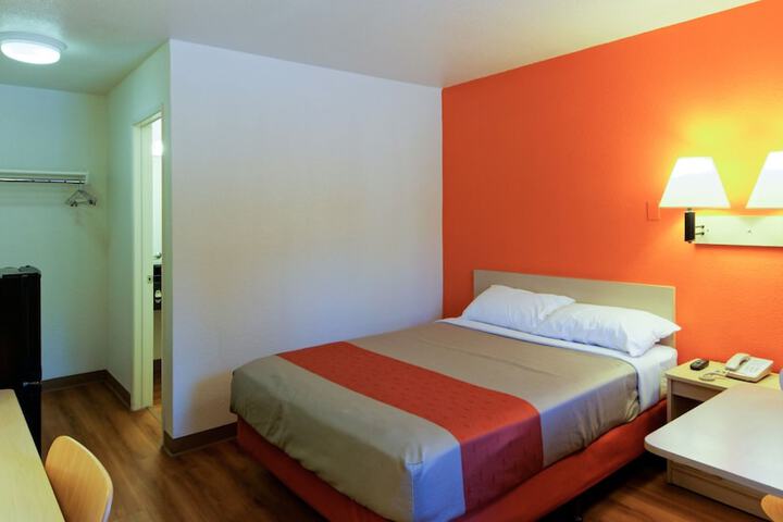 Room 18 of 25