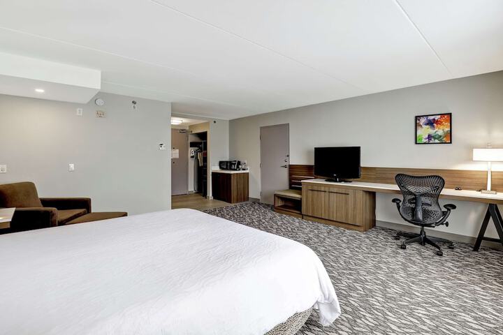 Room 25 of 48