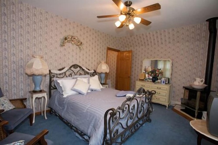Room 10 of 52