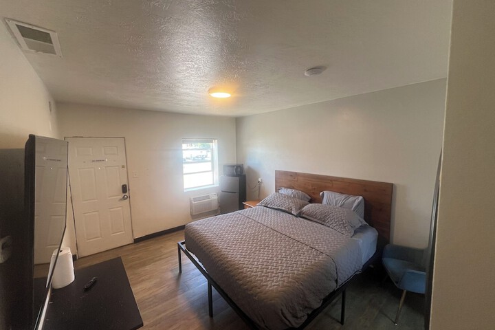 Macs Motel