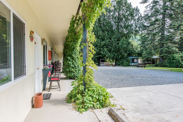 Emerald Valley Inn