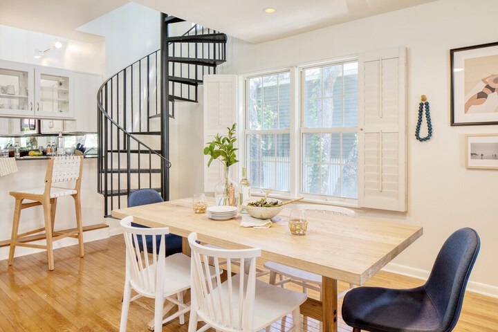 Hemlock by Avantstay Minutes From Folly Beach w / Multiple Patios