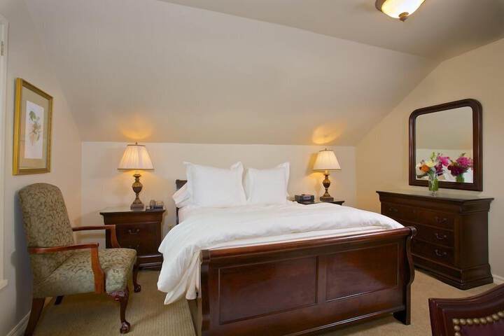Room 28 of 43