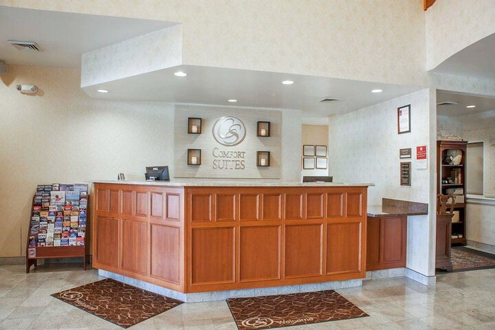 Comfort Suites West Warwick - Providence