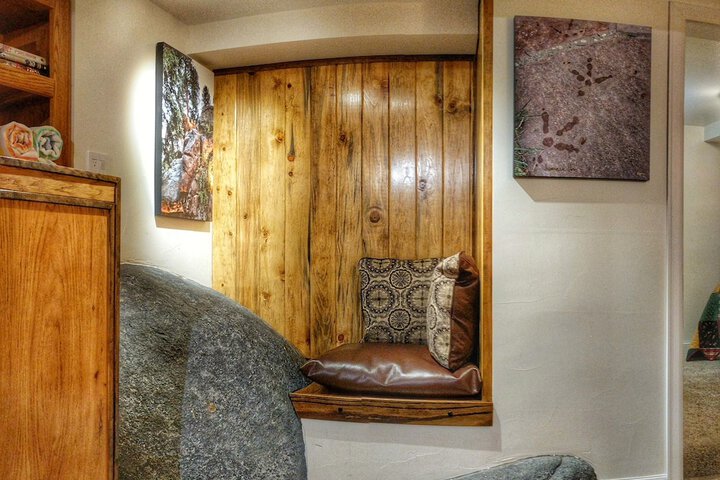 Room 102 of 154