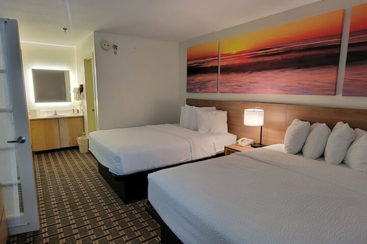 Room 25 of 41