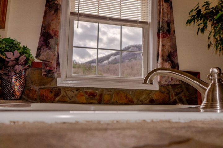 The Chimney Rock Inn & Cottages
