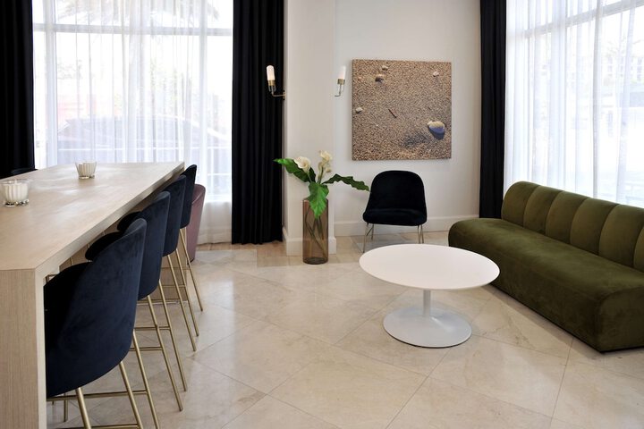 Hotel Dello Ft. Lauderdale Airport Tapestry Collection by Hilton