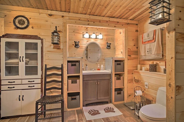 Douglas Lake Cabin w / Mountain-view Deck & Grill