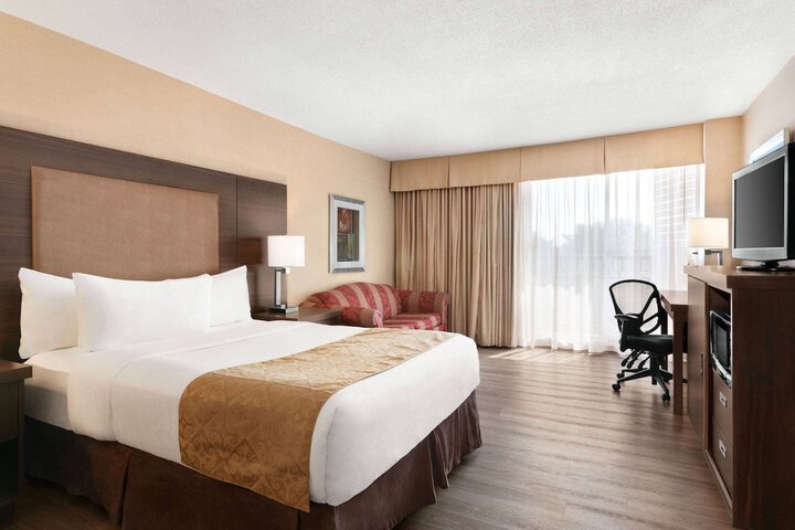 Ramada by Wyndham Belleville Harbourview Conference Centre