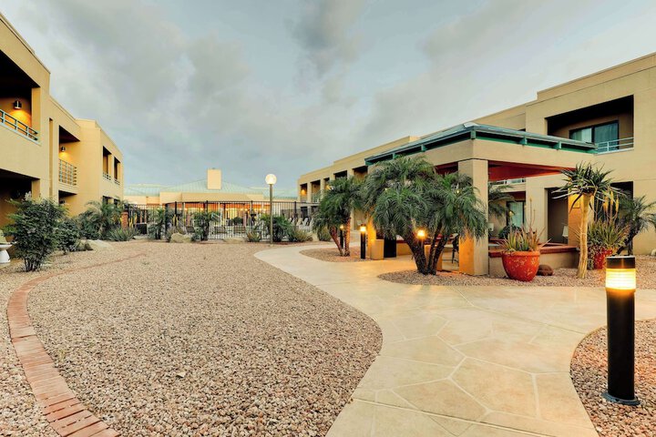 Hotel Exterior 84 of 84